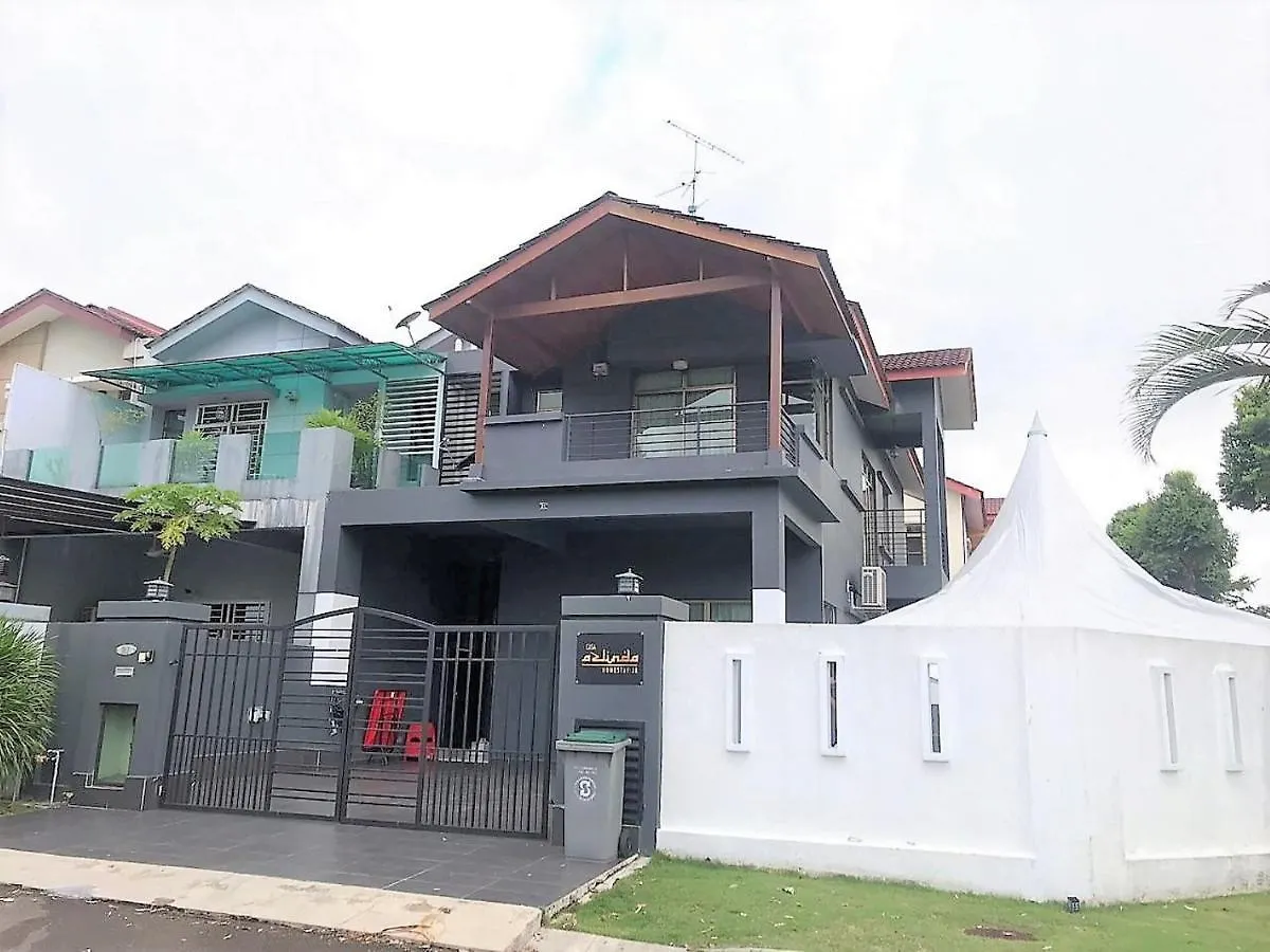 Oyo 90476 Casa Azlinda Muslim Homestay I Johor Bahru 2*,  Malaysia