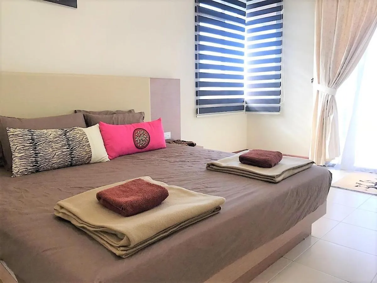 Oyo 90476 Casa Azlinda Muslim Homestay I Johor Bahru