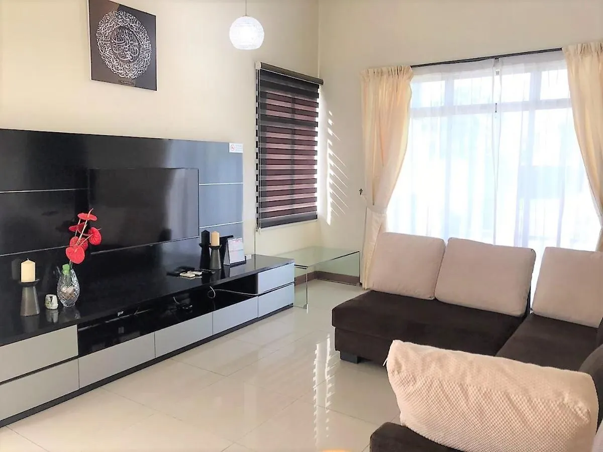 Oyo 90476 Casa Azlinda Muslim Homestay I Johor Bahru