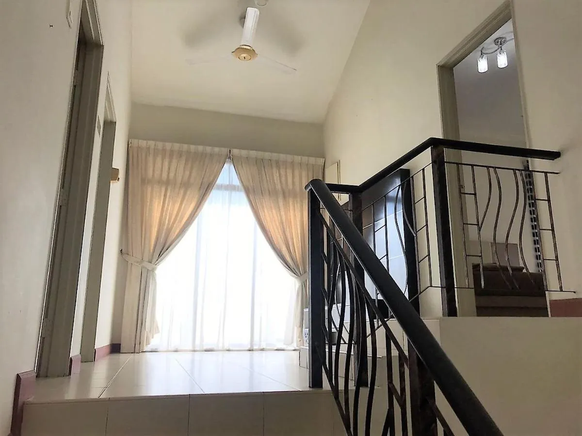 Oyo 90476 Casa Azlinda Muslim Homestay I Johor Bahru Hotell