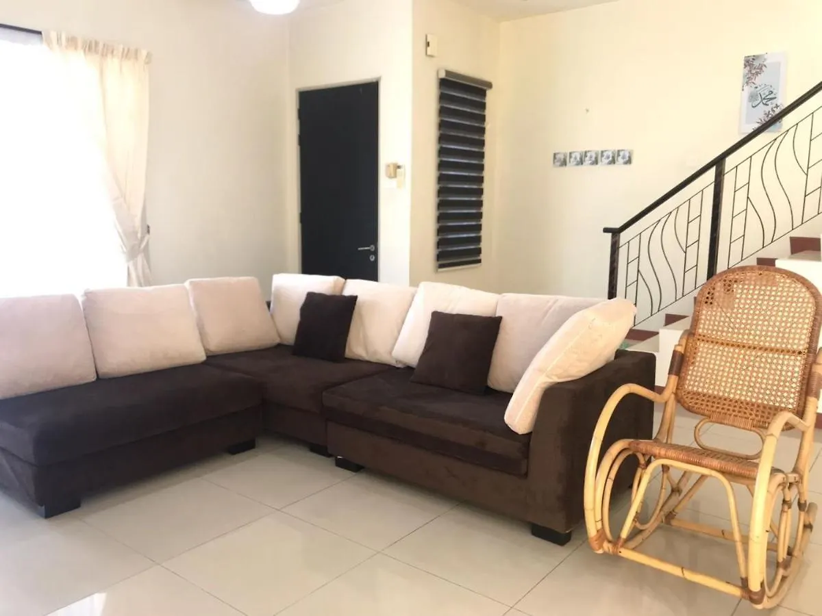 Oyo 90476 Casa Azlinda Muslim Homestay I Johor Bahru Hotell